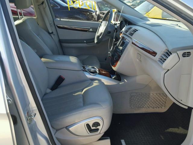 4JGCB75E66A006503 - 2006 MERCEDES-BENZ R 500 SILVER photo 5