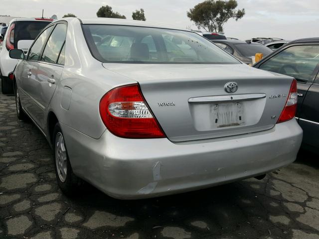 4T1BF30K13U556658 - 2003 TOYOTA CAMRY LE SILVER photo 3
