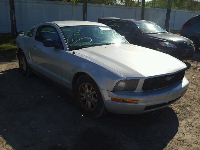 1ZVFT80N975269488 - 2007 FORD MUSTANG SILVER photo 1