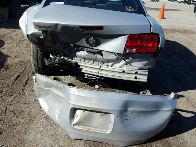 1ZVFT80N975269488 - 2007 FORD MUSTANG SILVER photo 9