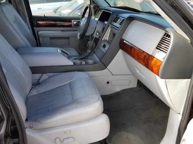 5LMFU27R04LJ21073 - 2004 LINCOLN NAVIGATOR 黑色 照片 5