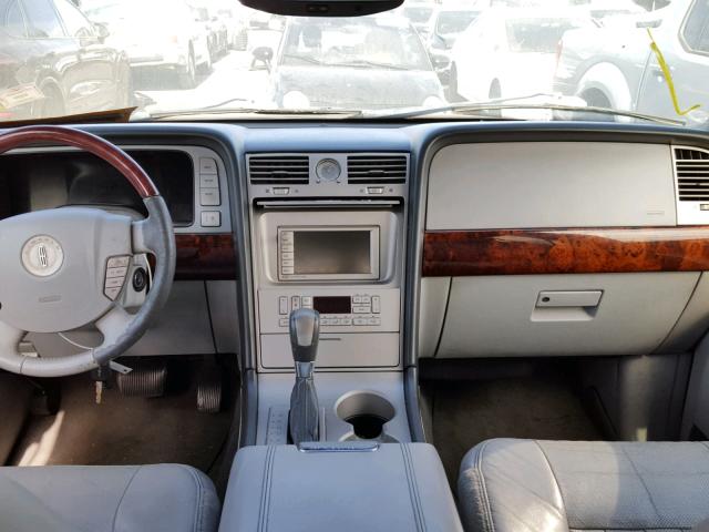5LMFU27R04LJ21073 - 2004 LINCOLN NAVIGATOR 黑色 照片 9
