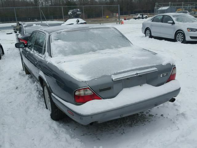 SAJDA14C22LF43123 - 2002 JAGUAR XJ8 GRAY photo 3