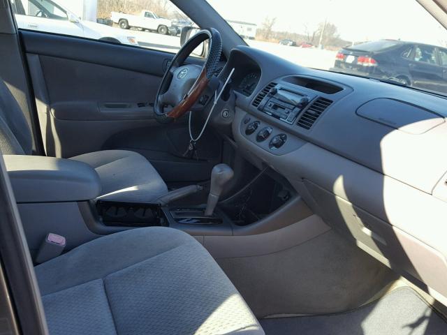 4T1BE32K74U886399 - 2004 TOYOTA CAMRY LE GRAY photo 5