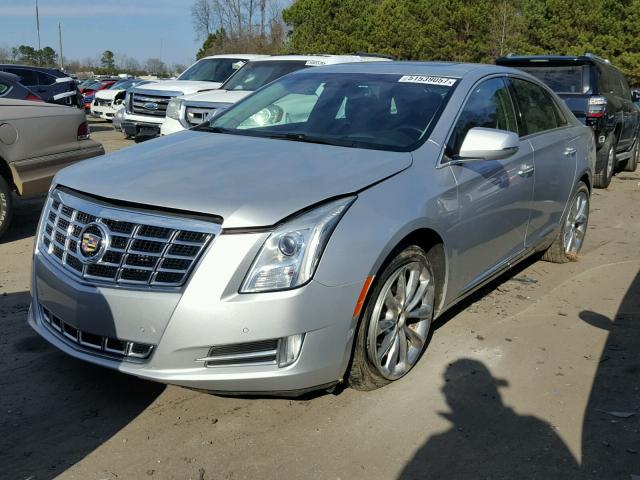 2G61S5S31D9108130 - 2013 CADILLAC XTS PREMIU SILVER photo 2