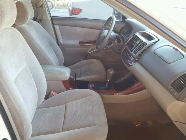 4T1BE32K92U054317 - 2002 TOYOTA CAMRY LE თეთრი ფოტო 5