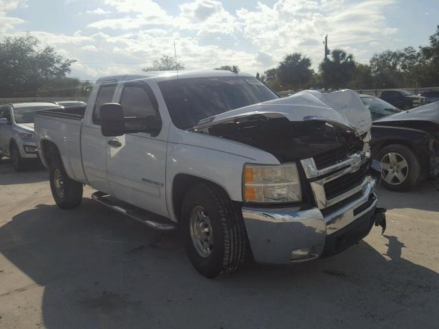 1GCHC29698E109889 - 2008 CHEVROLET SILVERADO WHITE photo 1