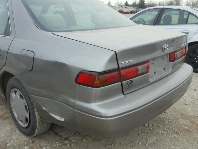 4T1BG22K0XU583893 - 1999 TOYOTA CAMRY CE GRAY photo 9