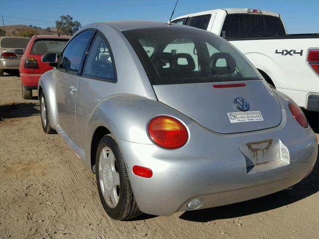 3VWCC21C2YM406652 - 2000 VOLKSWAGEN NEW BEETLE 银色 照片 3