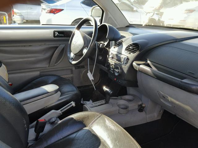 3VWCC21C2YM406652 - 2000 VOLKSWAGEN NEW BEETLE 银色 照片 5