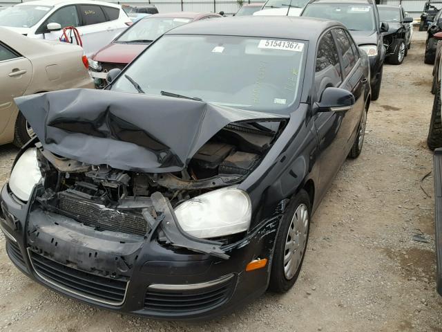 3VWJM71K88M013103 - 2008 VOLKSWAGEN JETTA S BLACK photo 2