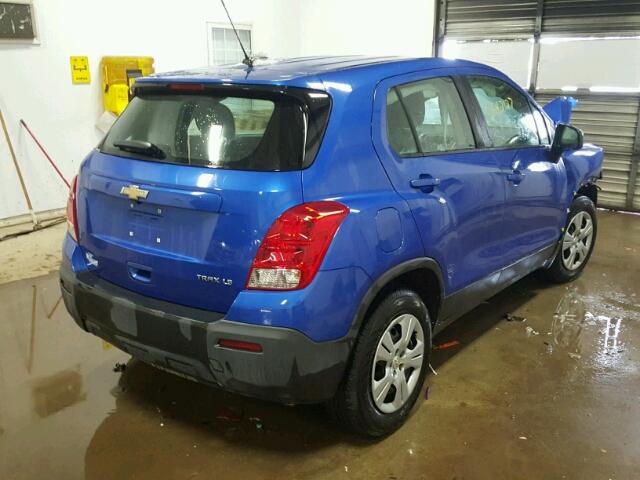 KL7CJKSBXFB090272 - 2015 CHEVROLET TRAX LS BLUE photo 4