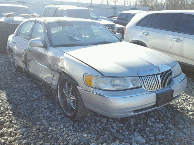 1LNFM82W7XY602657 - 1999 LINCOLN TOWN CAR S SILVER photo 1