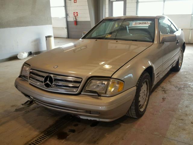 WDBFA63FXTF127705 - 1996 MERCEDES-BENZ SL 320 BEIGE photo 2