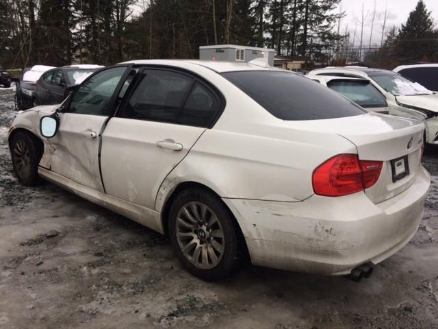 WBAPG73509A401174 - 2009 BMW 323 I WHITE photo 3