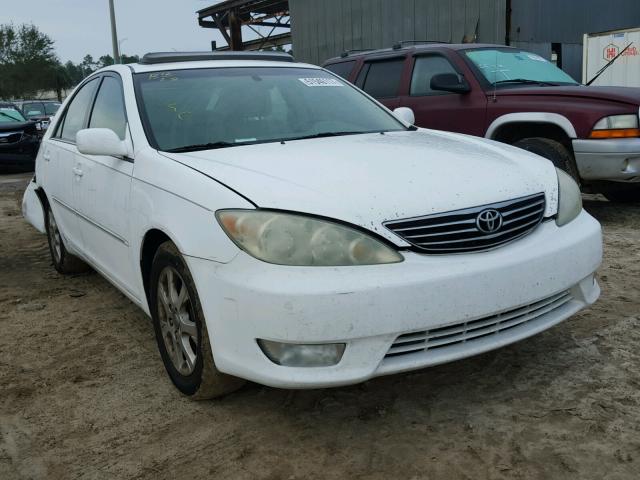 4T1BF30K35U087981 - 2005 TOYOTA CAMRY LE WHITE photo 1