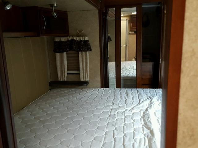 5ZT3SN0BXEG700921 - 2014 SANT MOTORHOME CREAM photo 9