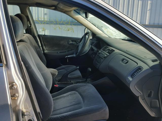 1HGCG6654YA104366 - 2000 HONDA ACCORD LX SILVER photo 5