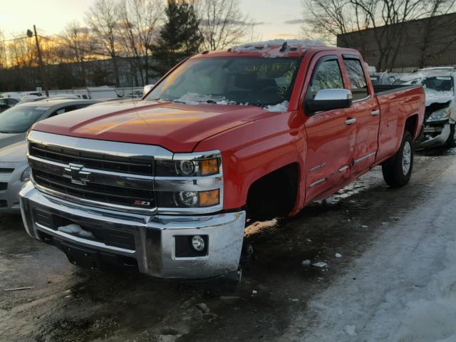 1GC2KWEG4JZ123910 - 2018 CHEVROLET SILVERADO RED photo 2