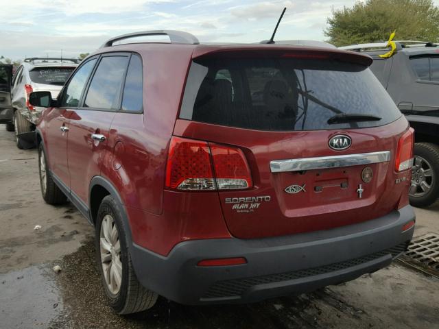 5XYKU4A25BG023193 - 2011 KIA SORENTO EX RED photo 3