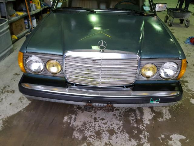 WDBAB33A6EA059896 - 1984 MERCEDES-BENZ 300 DT GREEN photo 9