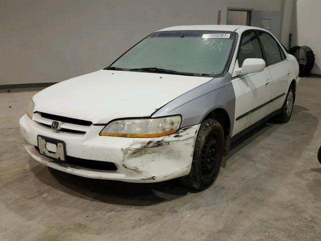 1HGCG5648XA124507 - 1999 HONDA ACCORD LX WHITE photo 2