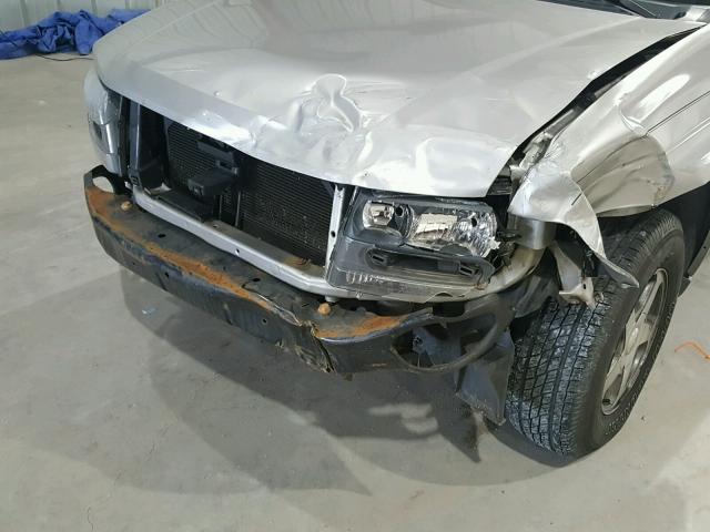 1GNDS13S752372419 - 2005 CHEVROLET TRAILBLAZE SILVER photo 10