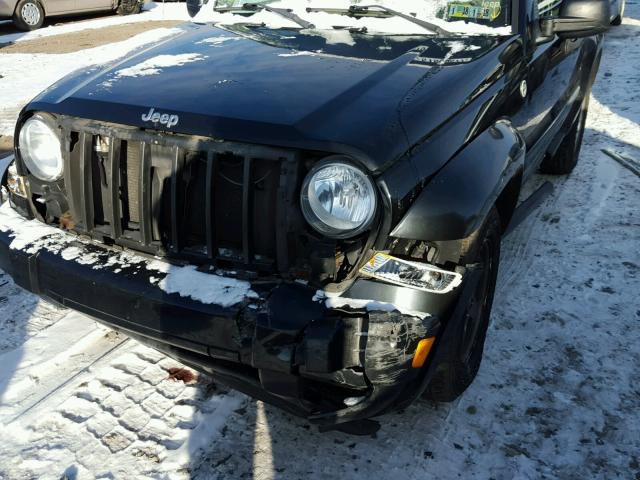 1J8GL38K55W669763 - 2005 JEEP LIBERTY RE BLACK photo 9