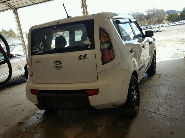 KNDJT2A1XB7704747 - 2011 KIA SOUL WHITE photo 4