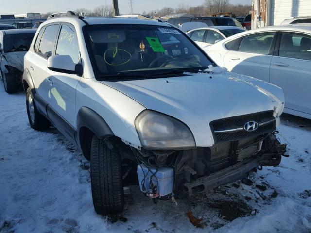 KM8JN72D75U078446 - 2005 HYUNDAI TUCSON GLS WHITE photo 1