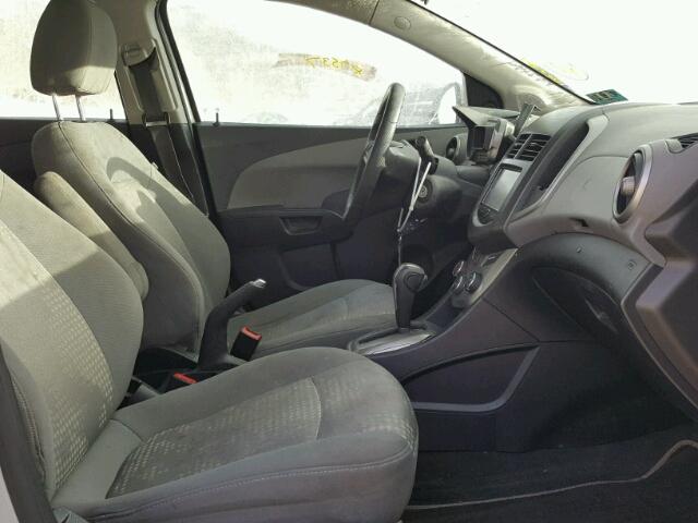 1G1JA5SH9E4235426 - 2014 CHEVROLET SONIC LS Արծաթագույն լուսանկար 5