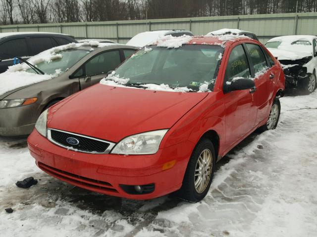 1FAFP34N07W198718 - 2007 FORD FOCUS ZX4 RED photo 2