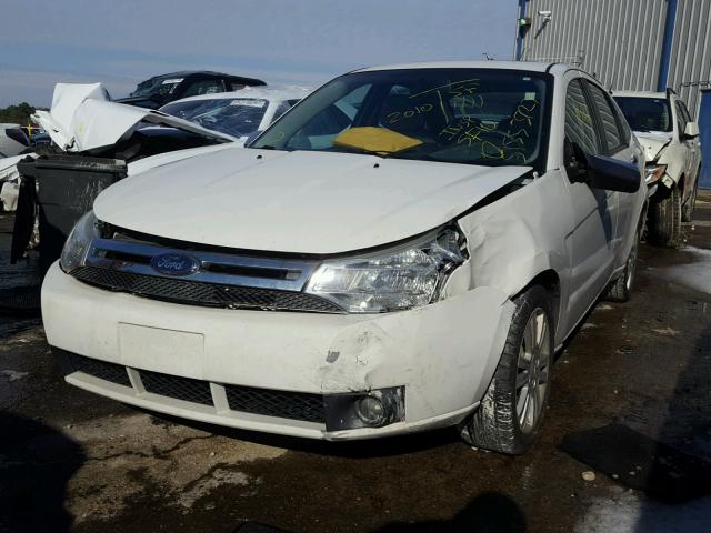 1FAHP3HN9AW211833 - 2010 FORD FOCUS SEL WHITE photo 2