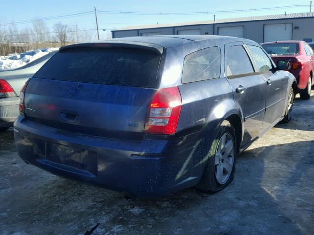 2D4FV48V05H526573 - 2005 DODGE MAGNUM SXT BLUE photo 4