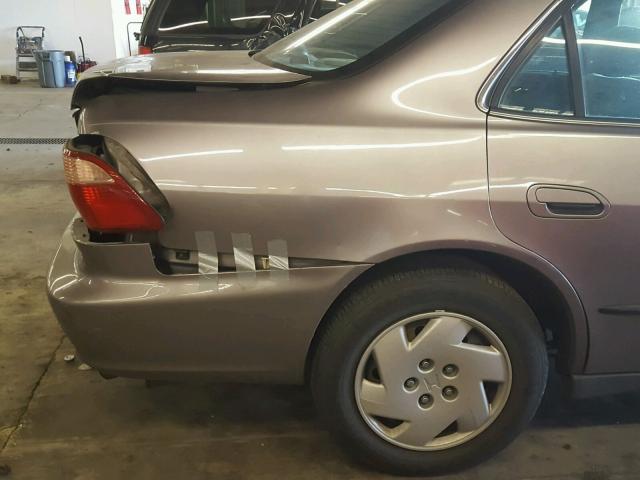 1HGCG1644YA000891 - 2000 HONDA ACCORD LX GRAY photo 9