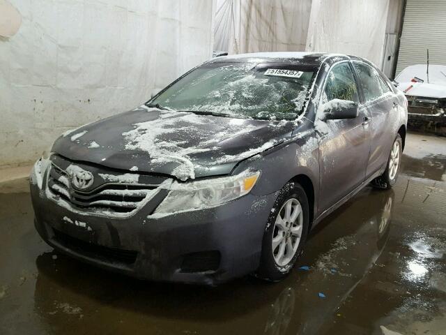 4T4BF3EK2BR090140 - 2011 TOYOTA CAMRY BASE GRAY photo 2