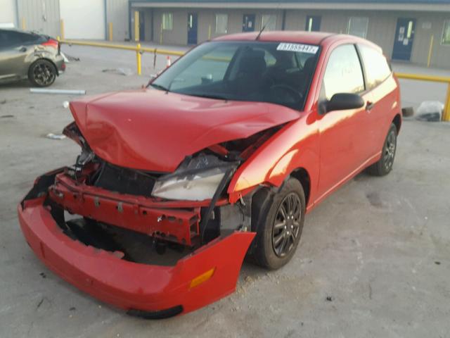 1FAFP31N87W332394 - 2007 FORD FOCUS ZX3 RED photo 2