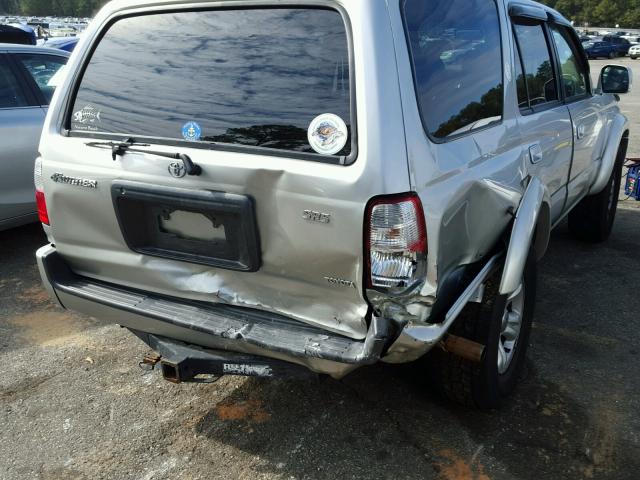 JT3GN86R310211218 - 2001 TOYOTA 4RUNNER SR SILVER photo 9