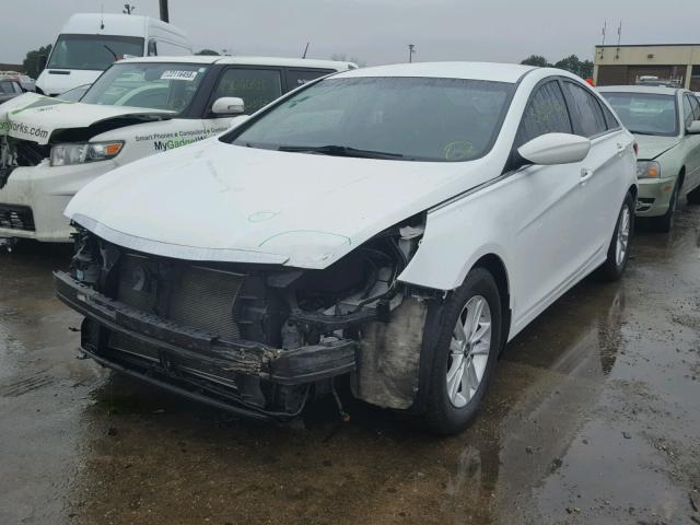 5NPEB4AC9DH785580 - 2013 HYUNDAI SONATA GLS WHITE photo 2