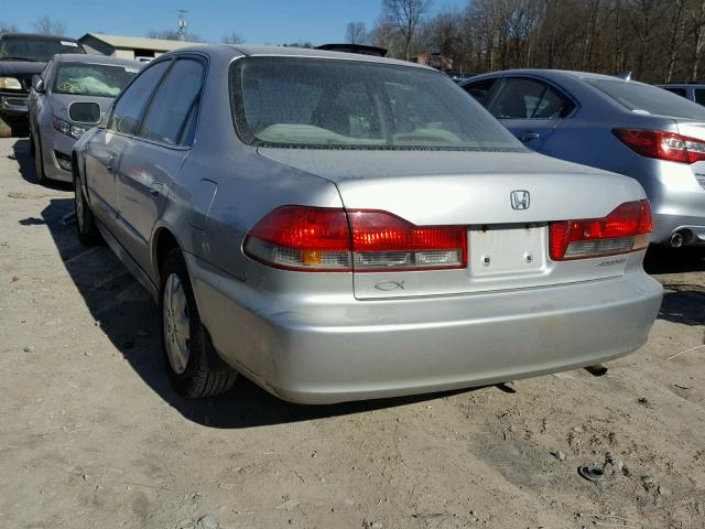 1HGCG56451A084846 - 2001 HONDA ACCORD LX SILVER photo 3