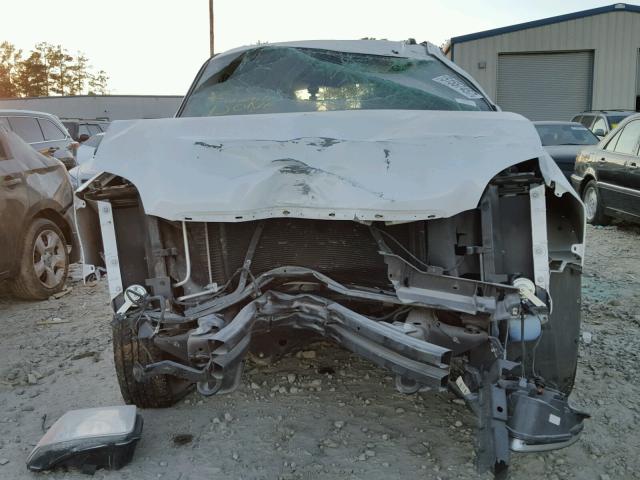 1GKS1KE08DR257696 - 2013 GMC YUKON XL C WHITE photo 9