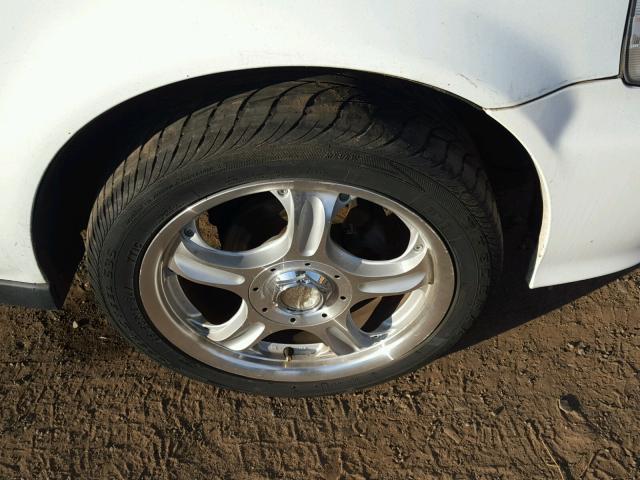 2HGEJ6670YH520010 - 2000 HONDA CIVIC LX WHITE photo 9