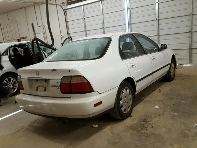 1HGCD5632VA014159 - 1997 HONDA ACCORD LX WHITE photo 4