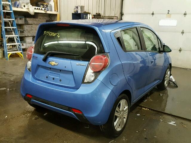 KL8CD6S98FC774528 - 2015 CHEVROLET SPARK 1LT Синий фото 4