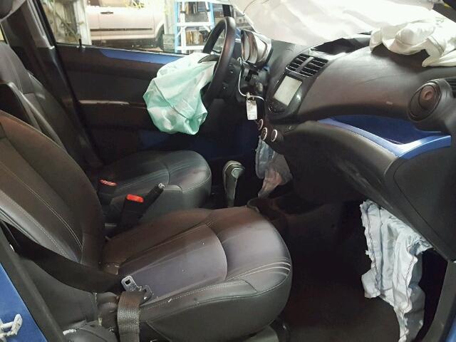 KL8CD6S98FC774528 - 2015 CHEVROLET SPARK 1LT Синий фото 5