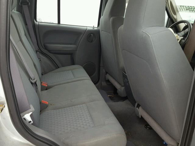 1J4GL48K35W518377 - 2005 JEEP LIBERTY SP GRAY photo 6