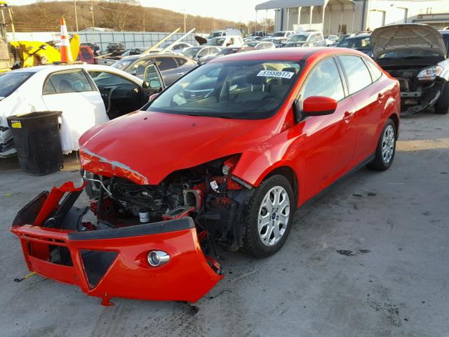 1FAHP3F25CL187804 - 2012 FORD FOCUS SE RED photo 2