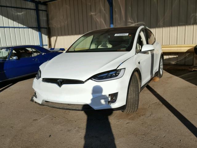 5YJXCAE23HF064441 - 2017 TESLA MODEL X WHITE photo 2