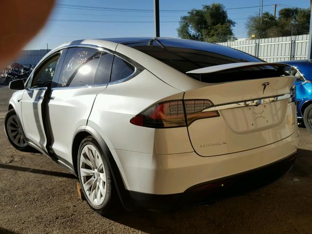 5YJXCAE23HF064441 - 2017 TESLA MODEL X WHITE photo 3