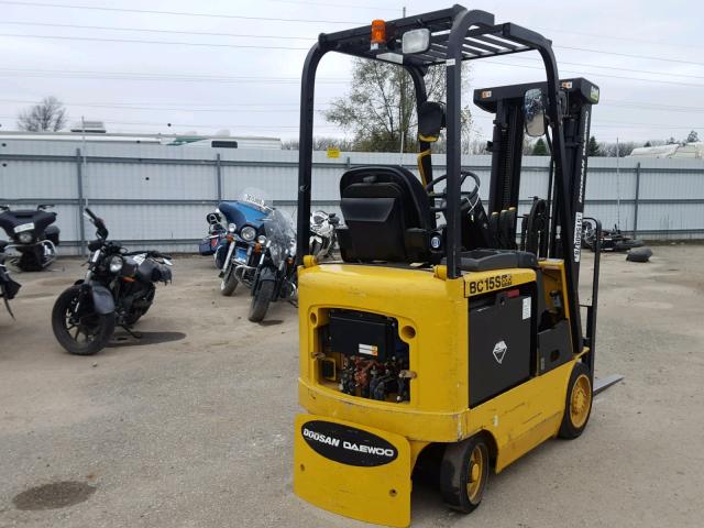 F800122 - 1990 DAEWOO FORKLIFT YELLOW photo 4